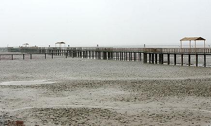 《漫威银河护卫队》新预告：大反派与德拉克斯调情